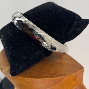 2.7.26-8 Steeltime Stainless Steel Hammered Bangle Bracelet